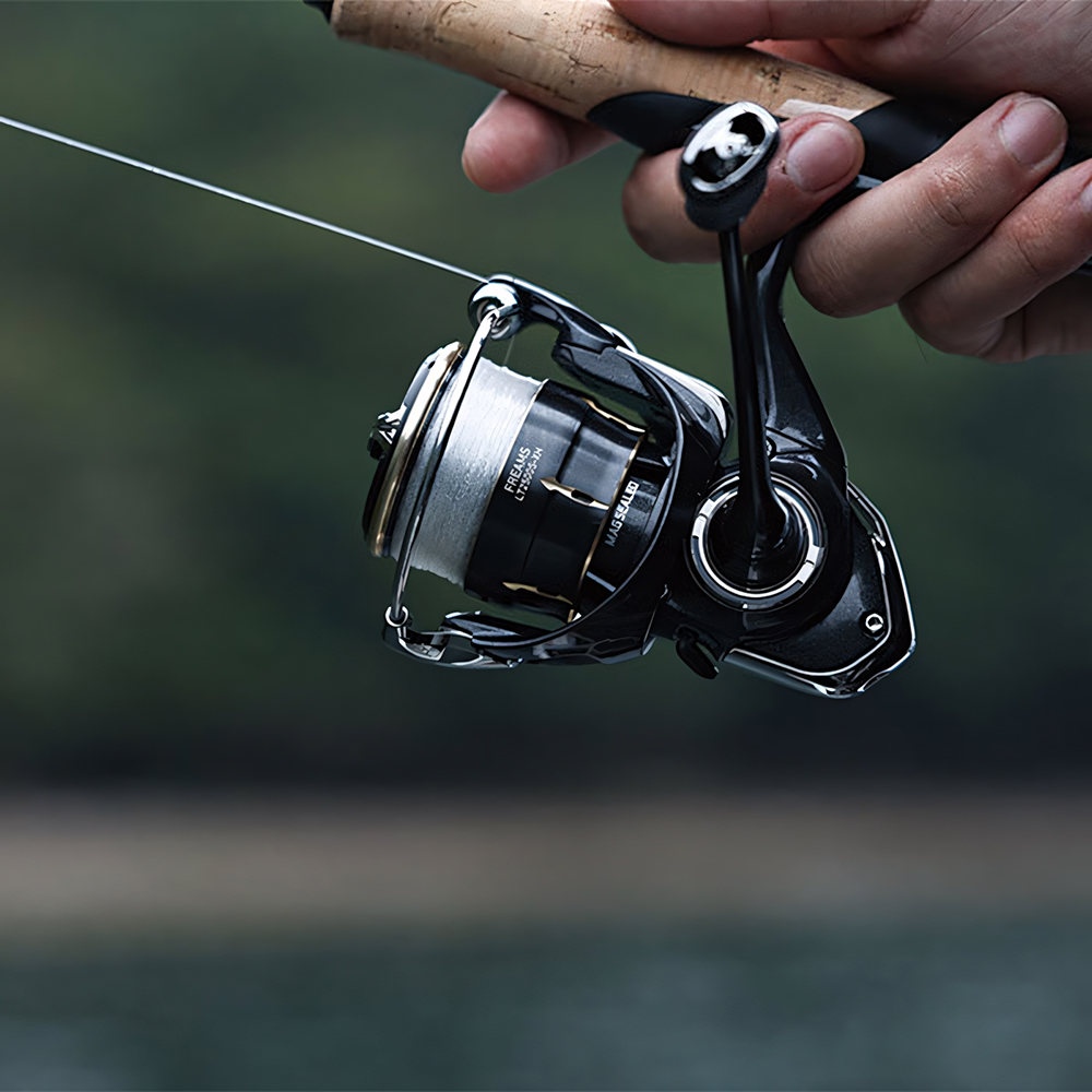 2026 DAIWA FREAMS Spinning Fis - đánh giá và giá Abu Garcia Reel Revo